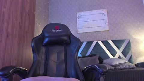 Snapshot of andreww_whitee chatting on 12/12/24, 01:32 AndreW White online show from 12/12/24, 01:32