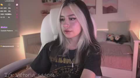 Victoria Senz  online show from 10/27/25, 09:30