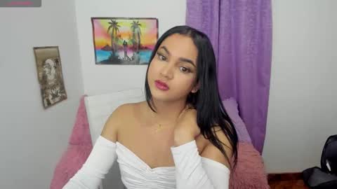 Snapshot of andrys_hot chatting on 10/22/25, 05:30 Andrys online show from 10/22/25, 05:30