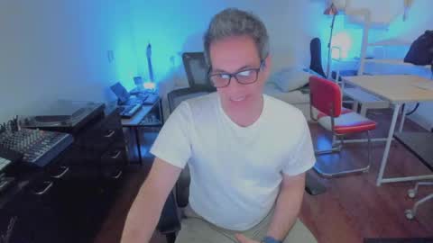 Snapshot of andy0pandi chatting on 09/22/25, 11:18 Andrew online show from 09/22/25, 11:18