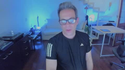 Snapshot of andy0pandi chatting on 11/13/25, 09:36 Andrew online show from 11/13/25, 09:36