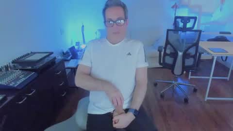 Snapshot of andy0pandi chatting on 11/15/25, 10:23 Andrew online show from 11/15/25, 10:23