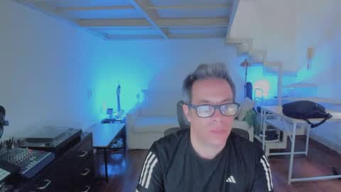 Snapshot of andy0pandi chatting on 11/27/25, 06:32 Andrew online show from 11/27/25, 06:32