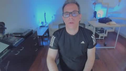 Snapshot of andy0pandi chatting on 11/28/25, 07:38 Andrew online show from 11/28/25, 07:38