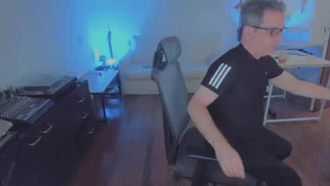 Snapshot of andy0pandi chatting on 12/01/25, 10:42 Andrew online show from 12/01/25, 10:42