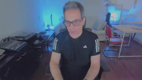 Snapshot of andy0pandi chatting on 12/14/25, 10:47 Andrew online show from 12/14/25, 10:47