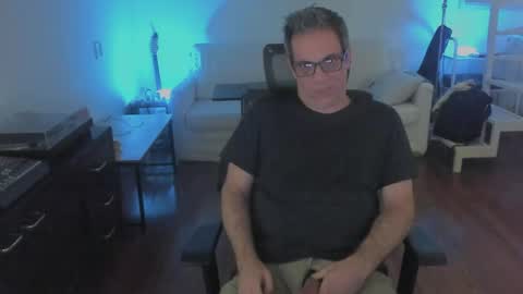 Snapshot of andy0pandi chatting on 04/10/26, 08:19 Andrew online show from 04/10/26, 08:19