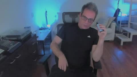 Snapshot of andy0pandi chatting on 04/12/26, 05:29 Andrew online show from 04/12/26, 05:29