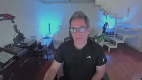 Snapshot of andy0pandi chatting on 04/13/26, 01:49 Andrew online show from 04/13/26, 01:49