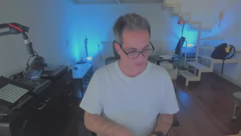Snapshot of andy0pandi chatting on 04/17/26, 02:14 Andrew online show from 04/17/26, 02:14