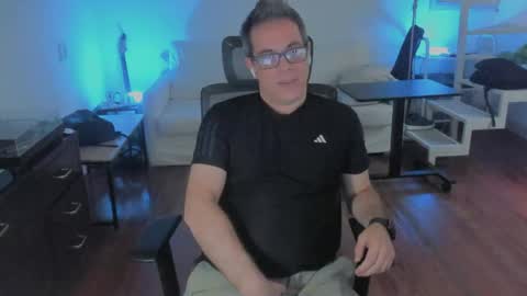 Snapshot of andy0pandi chatting on 04/25/26, 02:25 Andrew online show from 04/25/26, 02:25
