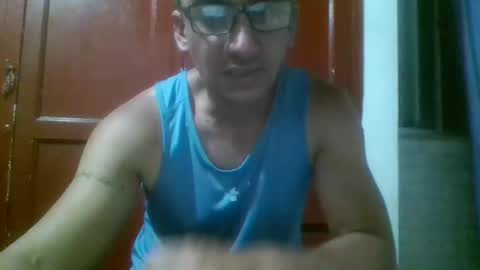 Snapshot of andy101075 chatting on 12/22/25, 03:03 andy101075 online show from 12/22/25, 03:03