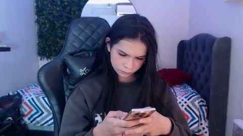 Snapshot of andy_bell_x chatting on 12/18/24, 04:42 ANDY online show from 12/18/24, 04:42