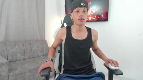 andy_bigcock01 online show from 12/22/24, 03:44