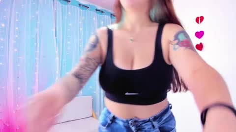 Snapshot of andy_bluee chatting on 02/14/25, 10:28 Andy bluee  online show from 02/14/25, 10:28