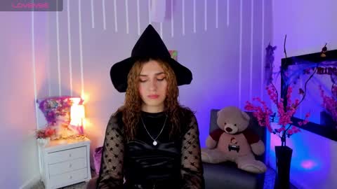 Andrea online show from 10/31/25, 01:56