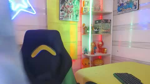 Snapshot of andy_staar18 chatting on 10/13/25, 12:05 andy online show from 10/13/25, 12:05