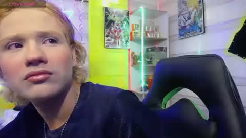 Snapshot of andy_staar18 chatting on 11/28/25, 08:11 andy online show from 11/28/25, 08:11