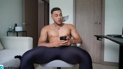 Snapshot of andy_weld chatting on 05/20/26, 06:47 my onlyfans online show from 05/20/26, 06:47