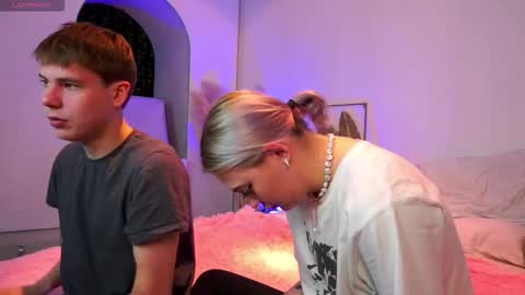 Snapshot of andyjey_ chatting on 10/25/25, 07:08 Mandy and Andy online show from 10/25/25, 07:08