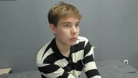 Snapshot of andyjey_ chatting on 11/19/25, 10:10 Mandy and Andy online show from 11/19/25, 10:10