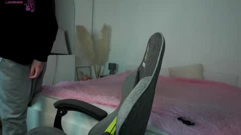 Snapshot of andyjey_ chatting on 11/28/25, 05:37 Mandy and Andy online show from 11/28/25, 05:37