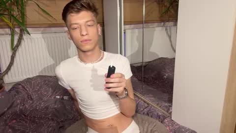 Snapshot of andytwinkkk chatting on 01/25/25, 02:36 AndyTwinkkk online show from 01/25/25, 02:36