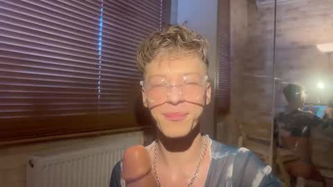 Snapshot of andytwinkkk chatting on 03/01/25, 10:24 AndyTwinkkk online show from 03/01/25, 10:24