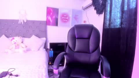          online show from 10/15/25, 07:25