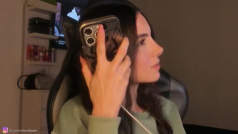 Snapshot of anelisse_ chatting on 11/11/25, 03:28 online show from 11/11/25, 03:28