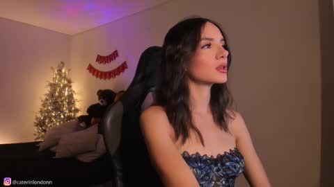 Snapshot of anelisse_ chatting on 12/14/25, 03:12 online show from 12/14/25, 03:12