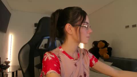      online show from 03/06/26, 03:25