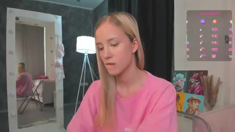Snapshot of anellyball_ chatting on 07/14/26, 10:21 Anelly online show from 07/14/26, 10:21