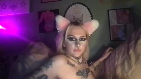 Snapshot of ang3lmorgu3 chatting on 12/13/25, 10:59 ang3lmorgu3 online show from 12/13/25, 10:59