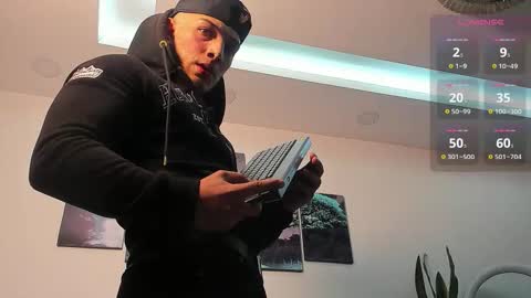 Snapshot of angeel_d035 chatting on 11/04/25, 02:10 Angel online show from 11/04/25, 02:10