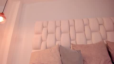 Snapshot of angeel_fox chatting on 12/14/24, 06:46 Angel online show from 12/14/24, 06:46