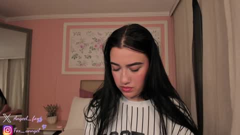 Snapshot of angeel_fox chatting on 01/16/25, 01:37 Angel online show from 01/16/25, 01:37