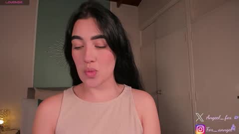 Snapshot of angeel_fox chatting on 10/01/25, 12:27 Angel online show from 10/01/25, 12:27