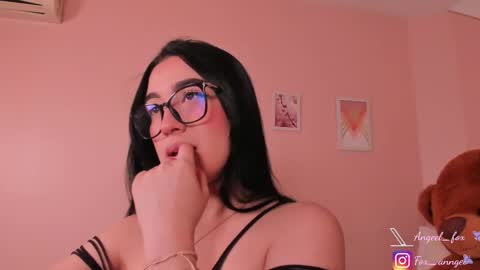 Snapshot of angeel_fox chatting on 11/19/25, 03:28 Angel online show from 11/19/25, 03:28