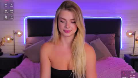 Snapshot of angel___blond chatting on 10/23/25, 12:37 Angel blond online show from 10/23/25, 12:37