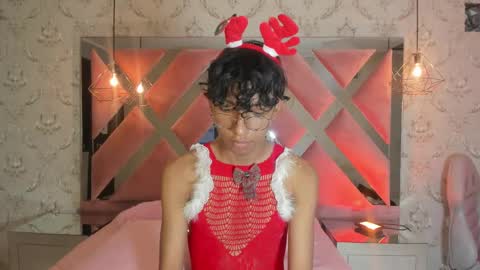 Snapshot of angel__sweet18 chatting on 12/15/24, 06:40 online show from 12/15/24, 06:40