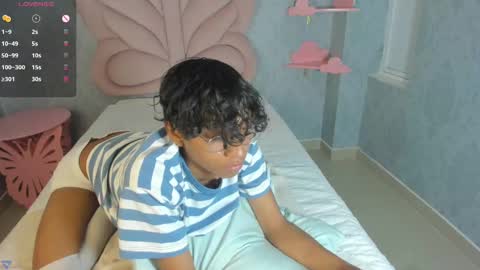 Snapshot of angel__sweet18 chatting on 03/11/25, 12:22 online show from 03/11/25, 12:22