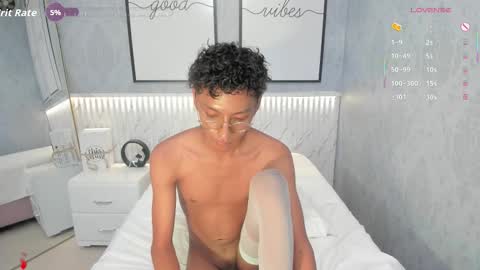 Snapshot of angel__sweet18 chatting on 02/14/26, 09:28 online show from 02/14/26, 09:28