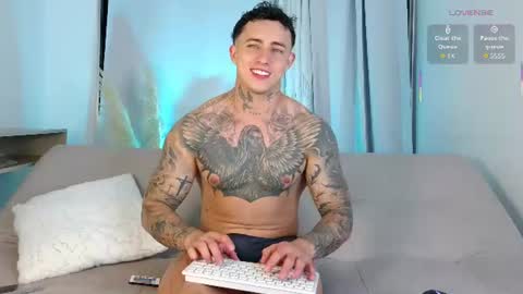 Snapshot of angel_boy01 chatting on 06/11/26, 01:38 angel_boy01 online show from 06/11/26, 01:38