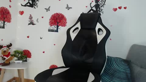 Angel Curl online show from 02/05/25, 01:47