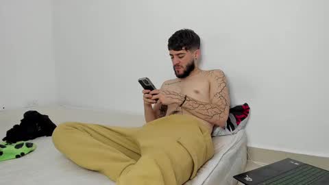 Snapshot of angel_damons_ chatting on 03/10/25, 04:57 Angel Damons online show from 03/10/25, 04:57