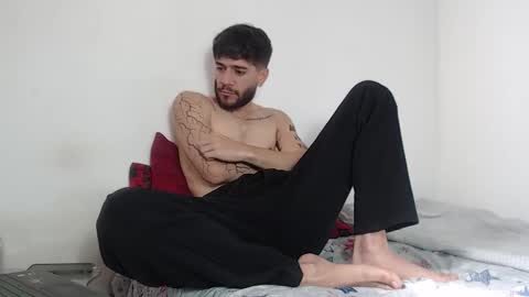 Snapshot of angel_damons_ chatting on 10/31/25, 01:45 Angel Damons online show from 10/31/25, 01:45