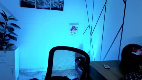 Snapshot of angel_dragun chatting on 10/15/25, 04:23 Angel-dragun online show from 10/15/25, 04:23
