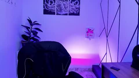 Snapshot of angel_dragun chatting on 10/18/25, 03:20 Angel-dragun online show from 10/18/25, 03:20