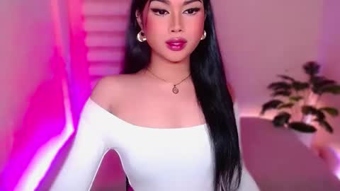 Snapshot of angel_eloaxx chatting on 05/19/26, 08:59 Angel online show from 05/19/26, 08:59